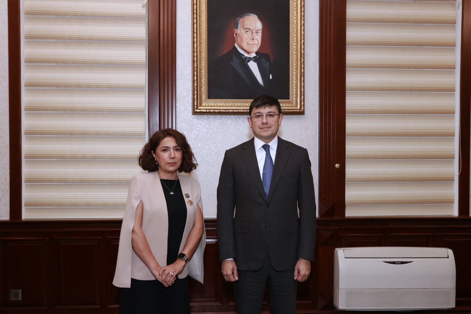 Kanadada yaşayan soydaşımız medalla təltif edilib (FOTO)