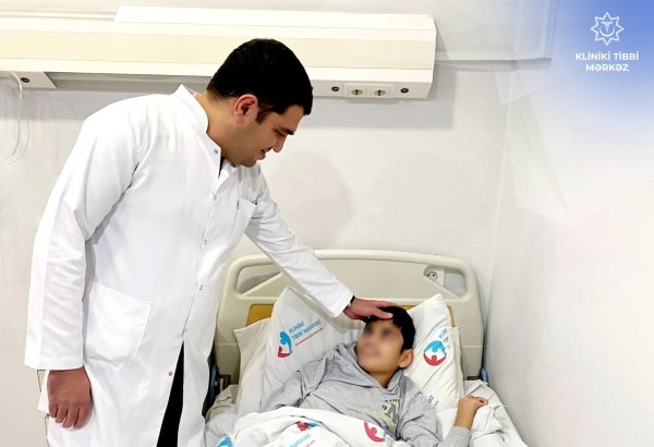 4-cü mərtəbədən yıxılan azyaşlının həyatı KTM-də xilas edilib (FOTO)