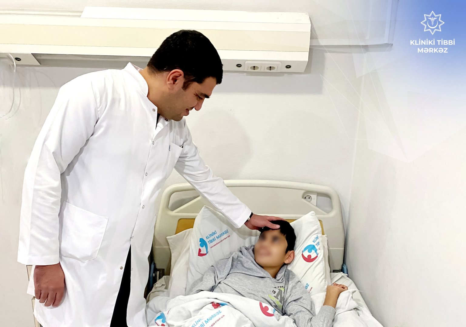 4-cü mərtəbədən yıxılan azyaşlının həyatı KTM-də xilas edilib (FOTO)