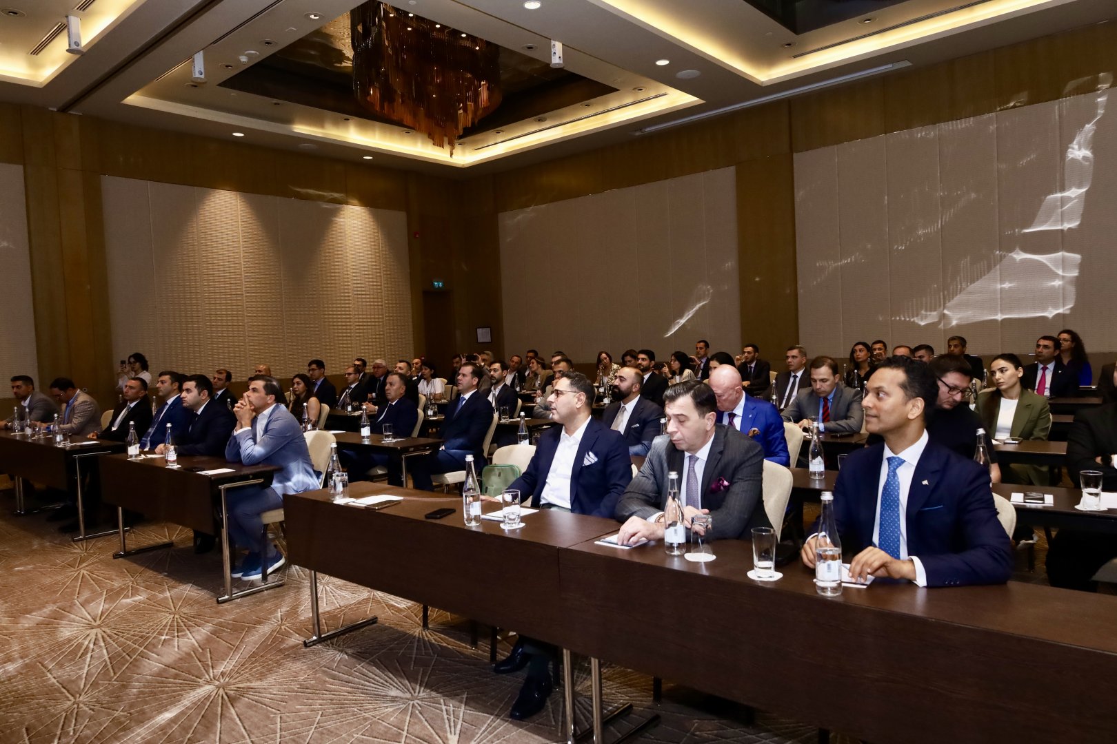 COP29 ərəfəsində yerli hotellər üçün dayanıqlılıq təlimləri keçirilir (FOTO)
