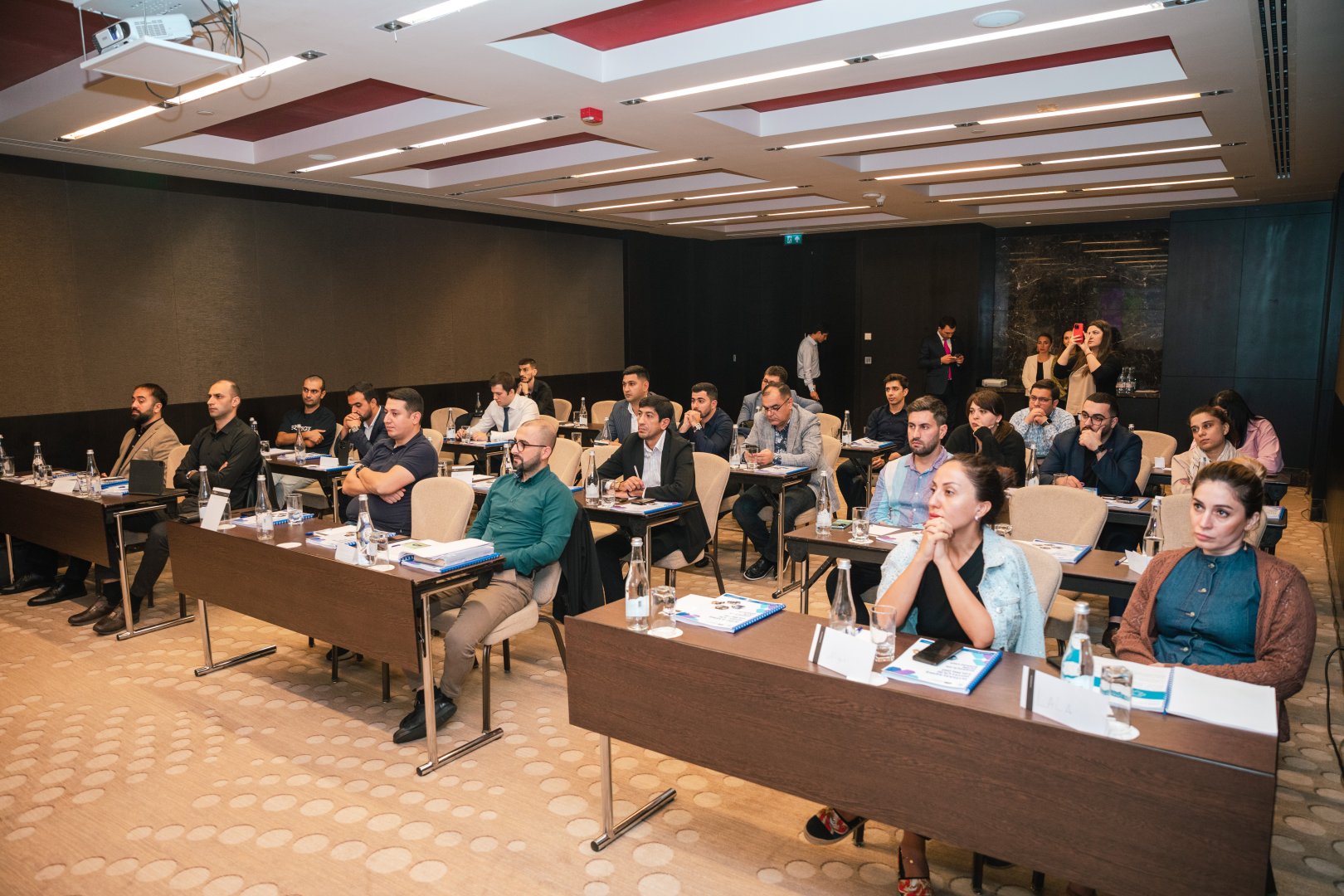 COP29 ərəfəsində yerli hotellər üçün dayanıqlılıq təlimləri keçirilir (FOTO)