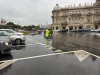 Yol polisi hava şəraiti ilə əlaqədar gücləndirilmiş rejimdə işləyir (FOTO/VİDEO)