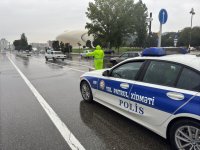 Yol polisi hava şəraiti ilə əlaqədar gücləndirilmiş rejimdə işləyir (FOTO/VİDEO)