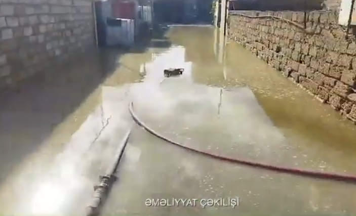 Bakıda və Abşeronda güclü yağışların yaratdığı fəsadlar aradan qaldırılır (VİDEO)