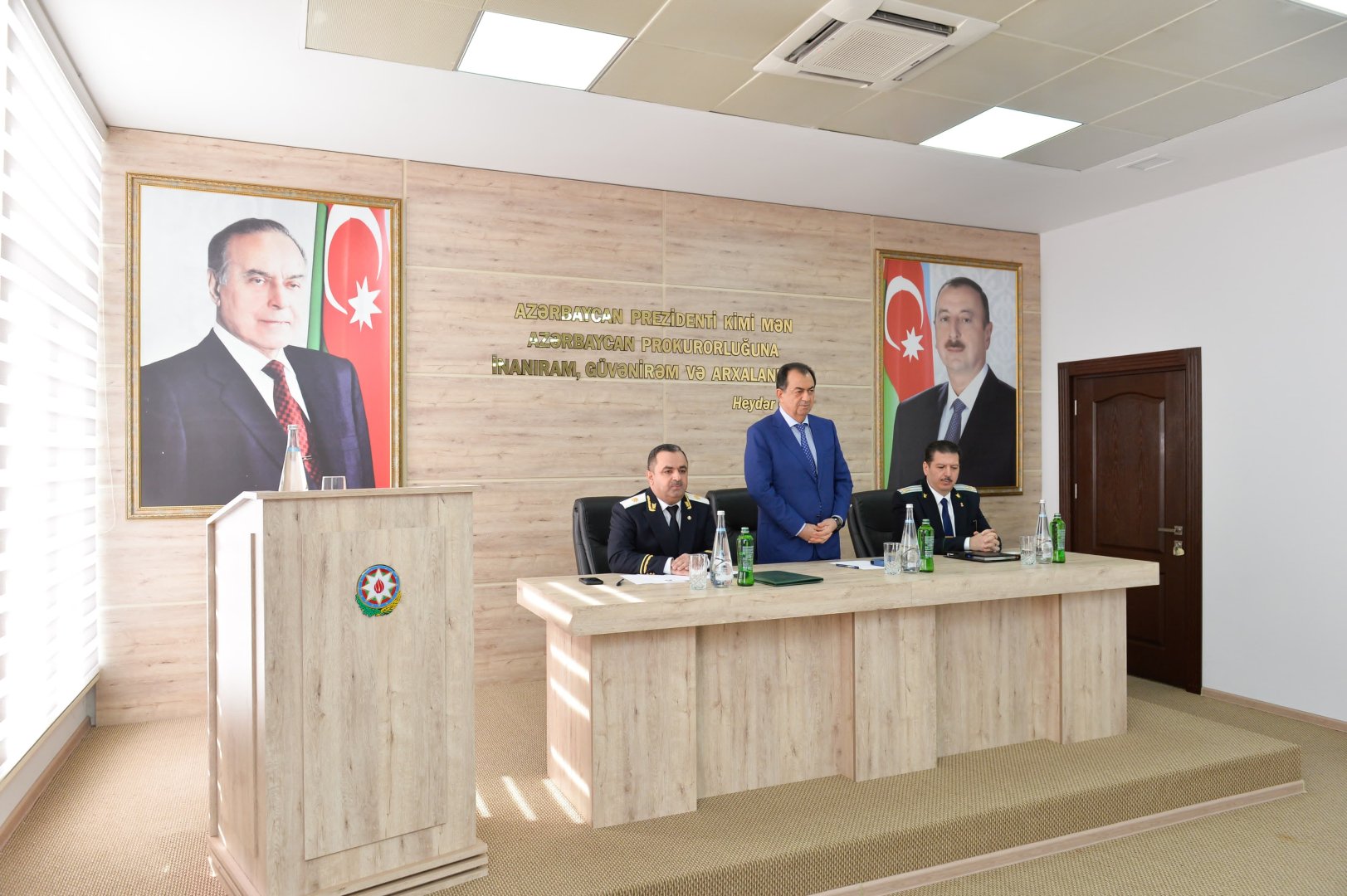 Gəncə şəhər prokuroru kollektivə təqdim olunub (FOTO)