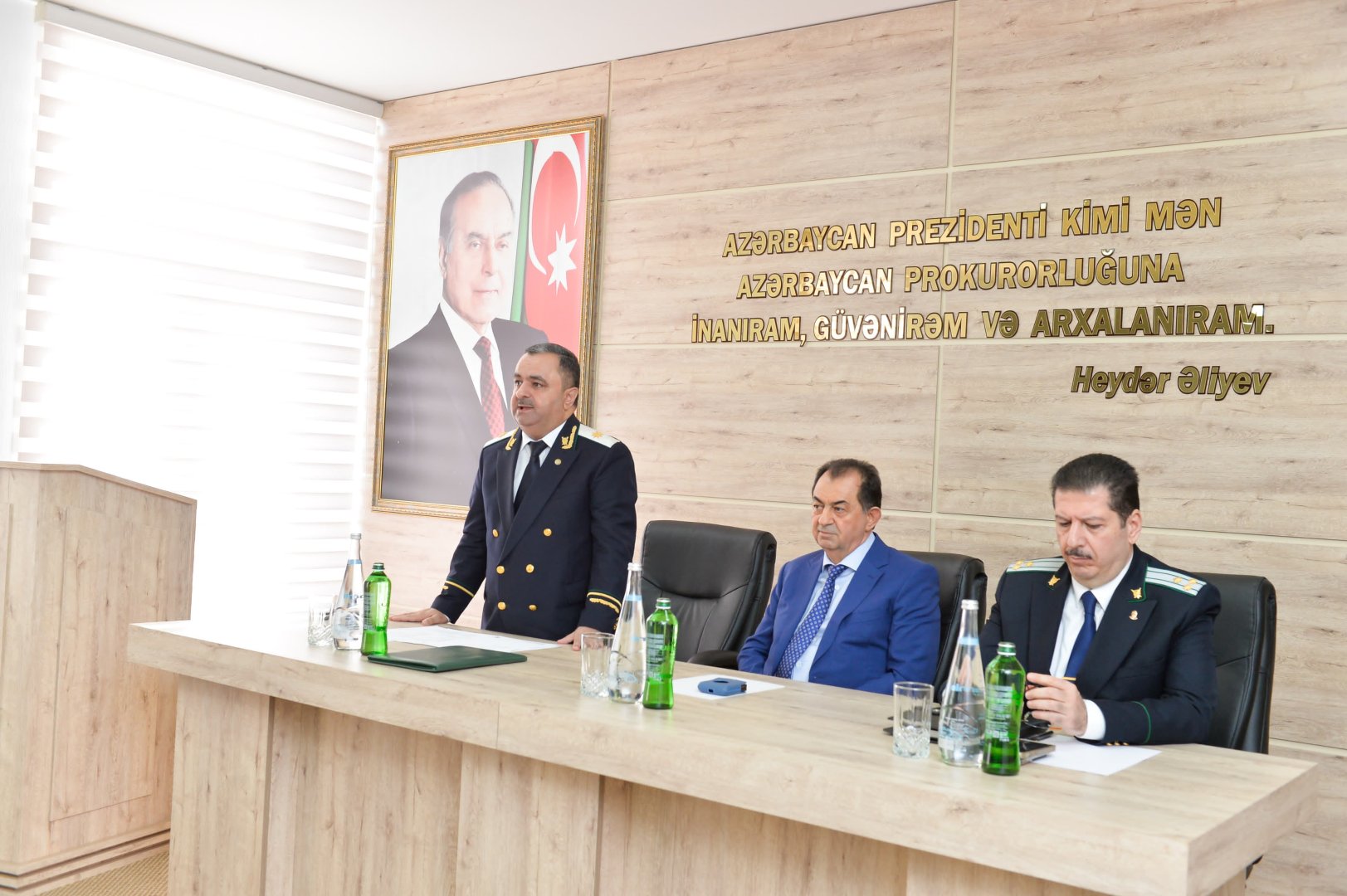 Gəncə şəhər prokuroru kollektivə təqdim olunub (FOTO)