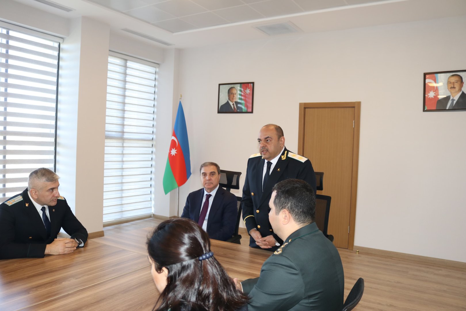 Gəncə şəhər prokuroru kollektivə təqdim olunub (FOTO)
