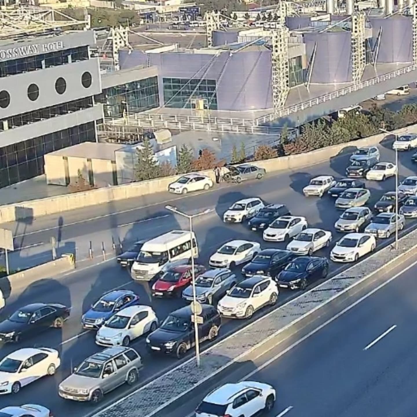 Sürücülərin NƏZƏRİNƏ: bu yollarda tıxac var - SİYAHI