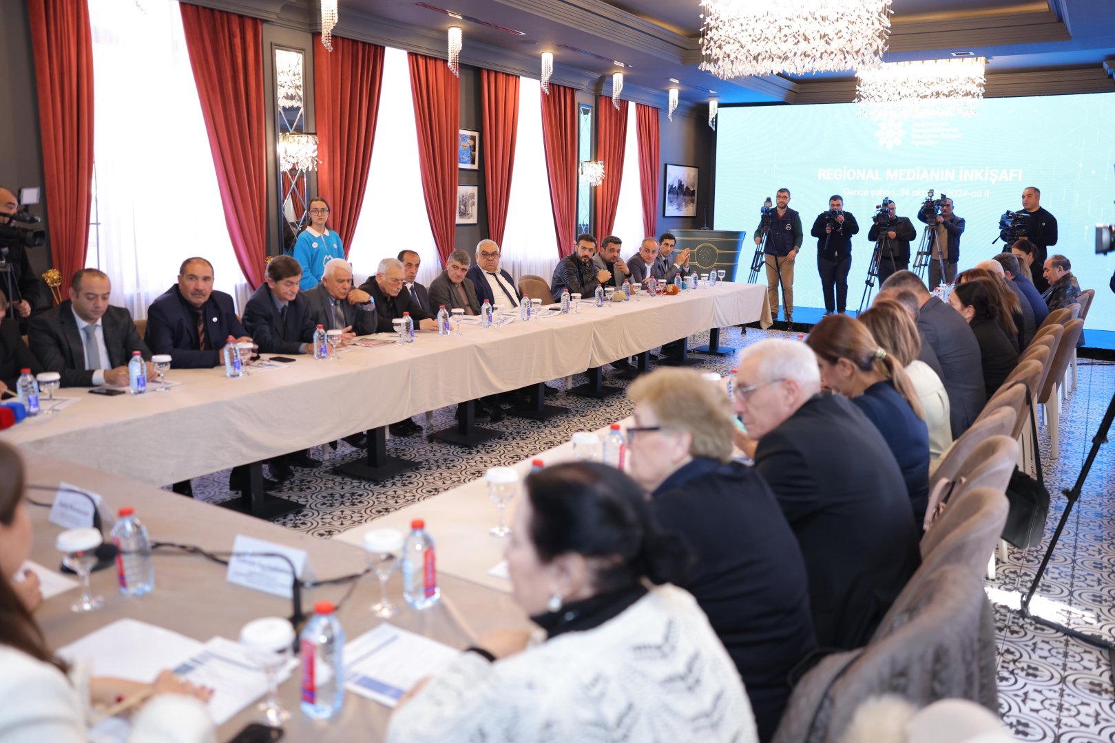 Gəncədə “Regional Medianın İnkişafı” layihəsi çərçivəsində media nümayəndələri ilə görüş keçirilib (FOTO)