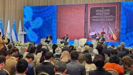 Türk Mədəniyyəti və İrsi Fondunun prezidenti Aktotı Raimkulova Özbəkistanda forumda çıxış edib (FOTO)