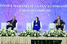 Türk Mədəniyyəti və İrsi Fondunun prezidenti Aktotı Raimkulova Özbəkistanda forumda çıxış edib (FOTO)