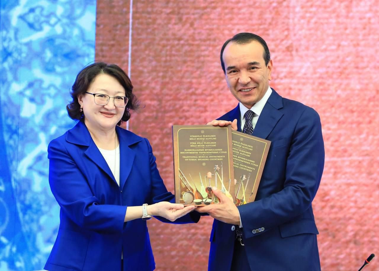 Türk Mədəniyyəti və İrsi Fondunun prezidenti Aktotı Raimkulova Özbəkistanda forumda çıxış edib (FOTO)