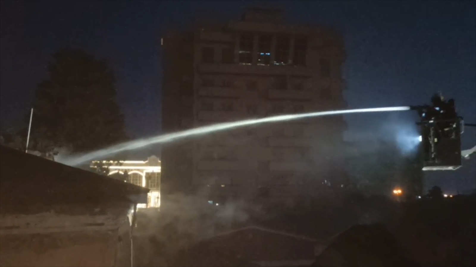 Bakıda obyektdəki yanğın söndürüldü (ƏLAVƏ EDİLİB) (FOTO/VİDEO)