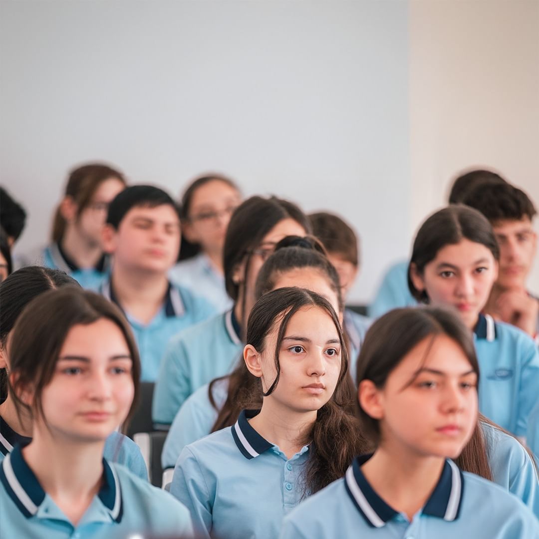 Məktəblərdə dayanıqlılıq mövzusunda seminarlar keçirilib (FOTO)