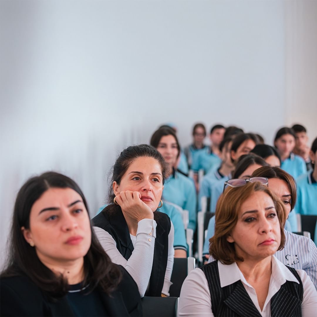 Məktəblərdə dayanıqlılıq mövzusunda seminarlar keçirilib (FOTO)