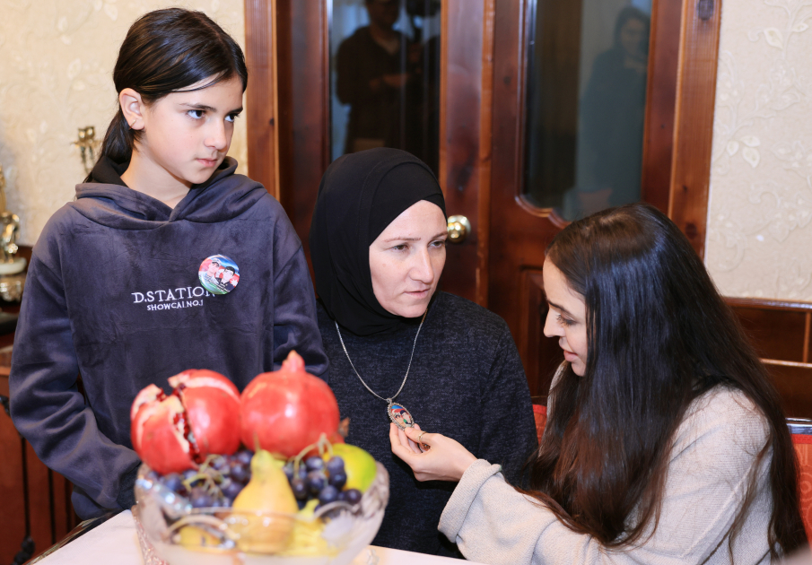 Heydər Əliyev Fondunun vitse-prezidenti Leyla Əliyeva çoban Xanışın ailəsi ilə görüşüb (FOTO/VİDEO)
