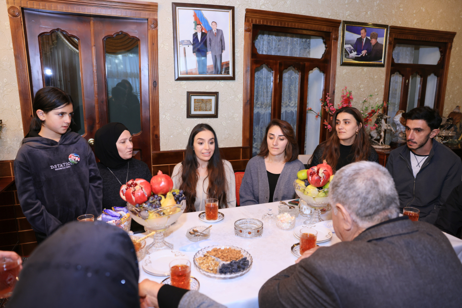 Heydər Əliyev Fondunun vitse-prezidenti Leyla Əliyeva çoban Xanışın ailəsi ilə görüşüb (FOTO/VİDEO)