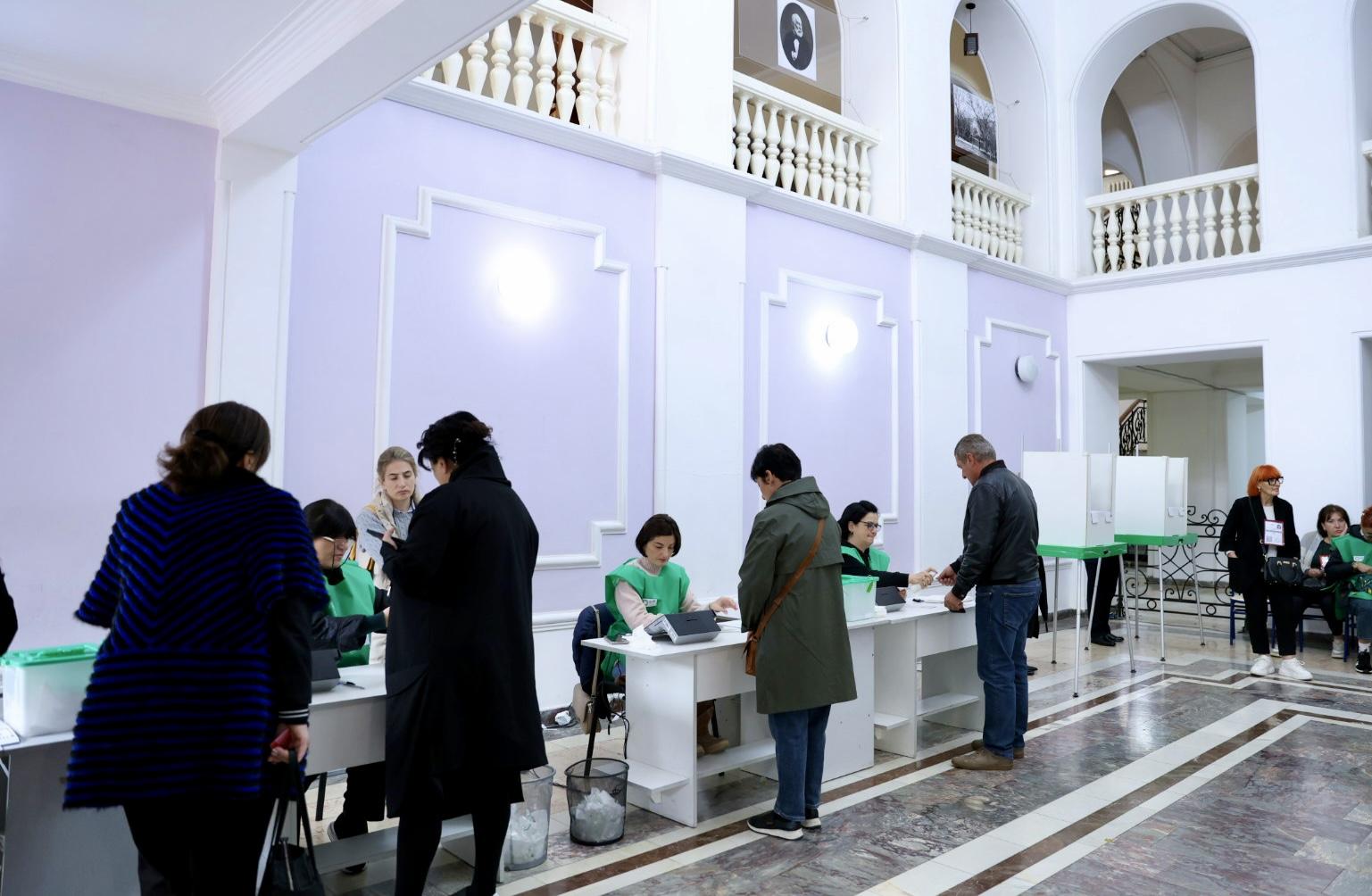 “Gürcü arzusu”nun qələbəsi Azərbaycanla əlaqələrin dinamik inkişafını təmin edəcək - Tbilisidən baxış