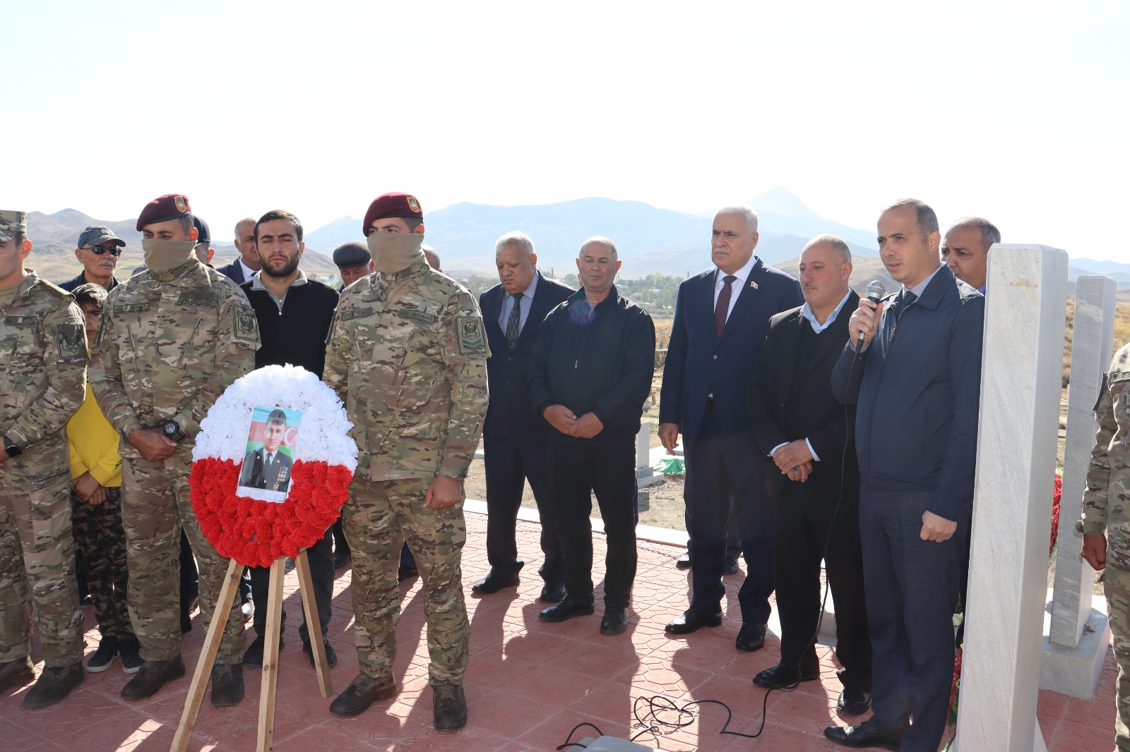 Vüqar Rəhimzadə Culfa rayonunun Əbrəqunus kəndində şəhidin anım mərasimində iştirak edib (FOTO)