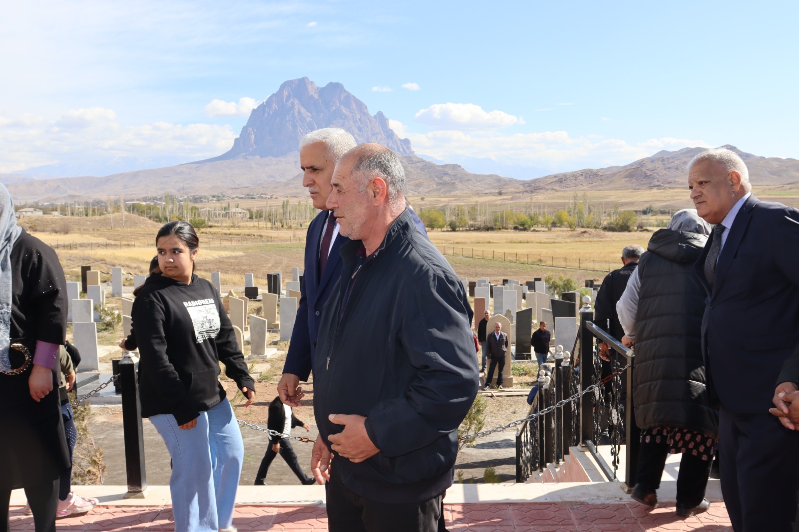 Vüqar Rəhimzadə Culfa rayonunun Əbrəqunus kəndində şəhidin anım mərasimində iştirak edib (FOTO)