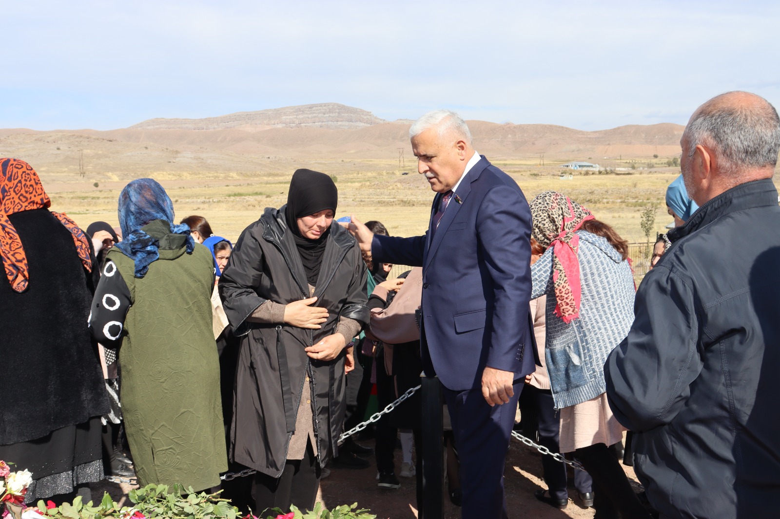 Vüqar Rəhimzadə Culfa rayonunun Əbrəqunus kəndində şəhidin anım mərasimində iştirak edib (FOTO)
