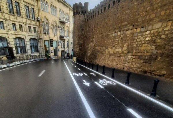 Bakının bu küçəsində velosiped zolaqları çəkildi (FOTO)