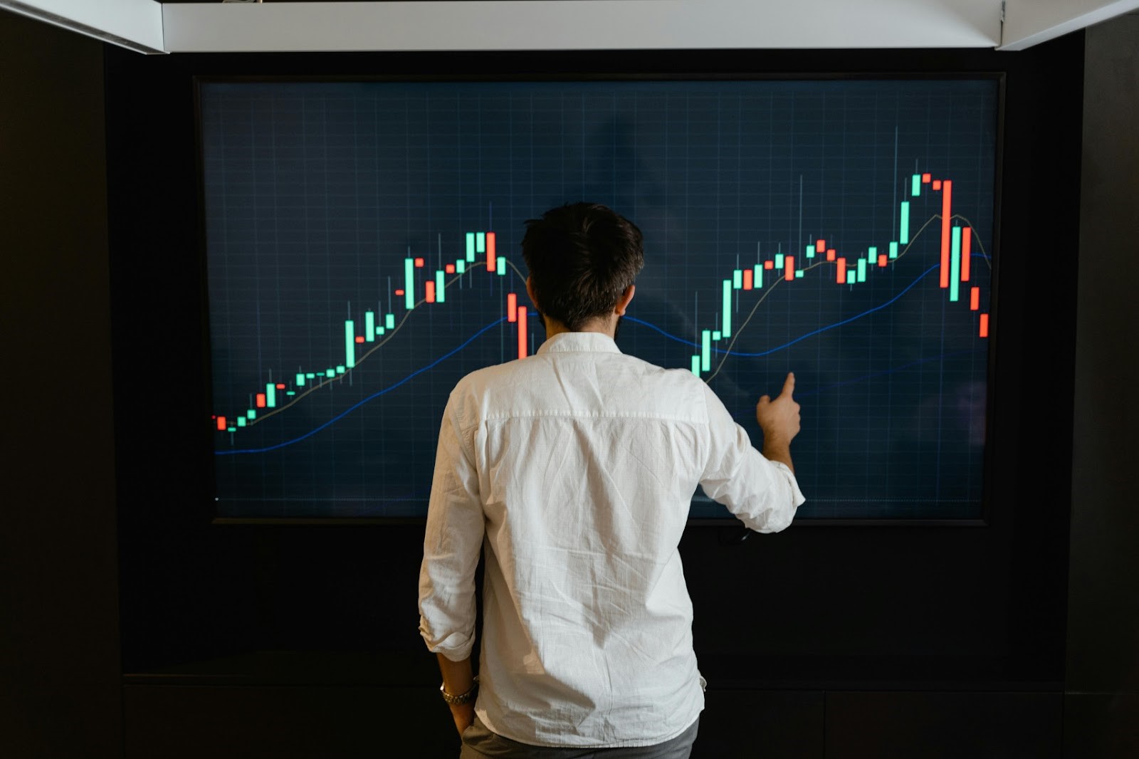 Bitcoin qiyməti 100 min dollar həddini keçərək tarixi zirvəyə çatıb