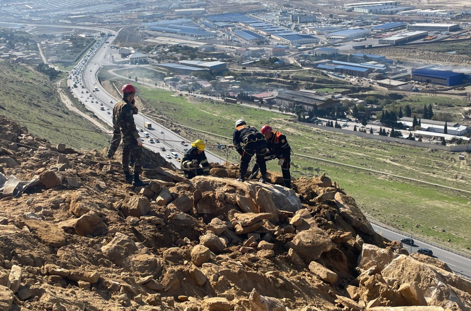 Badamdarda təhlükə yaradan qaya parçaları belə götürülür (FOTO/VİDEO)