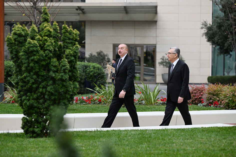 Prezident İlham Əliyev Bakının Nəsimi rayonunda yeni salınan parkda yaradılan şəraitlə tanış olub (FOTO/VİDEO) (YENİLƏNİB)