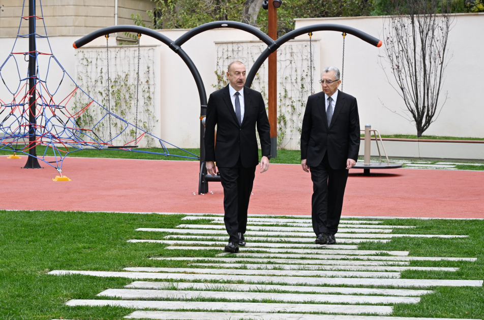 Prezident İlham Əliyev Bakının Nəsimi rayonunda yeni salınan parkda yaradılan şəraitlə tanış olub (FOTO/VİDEO) (YENİLƏNİB)