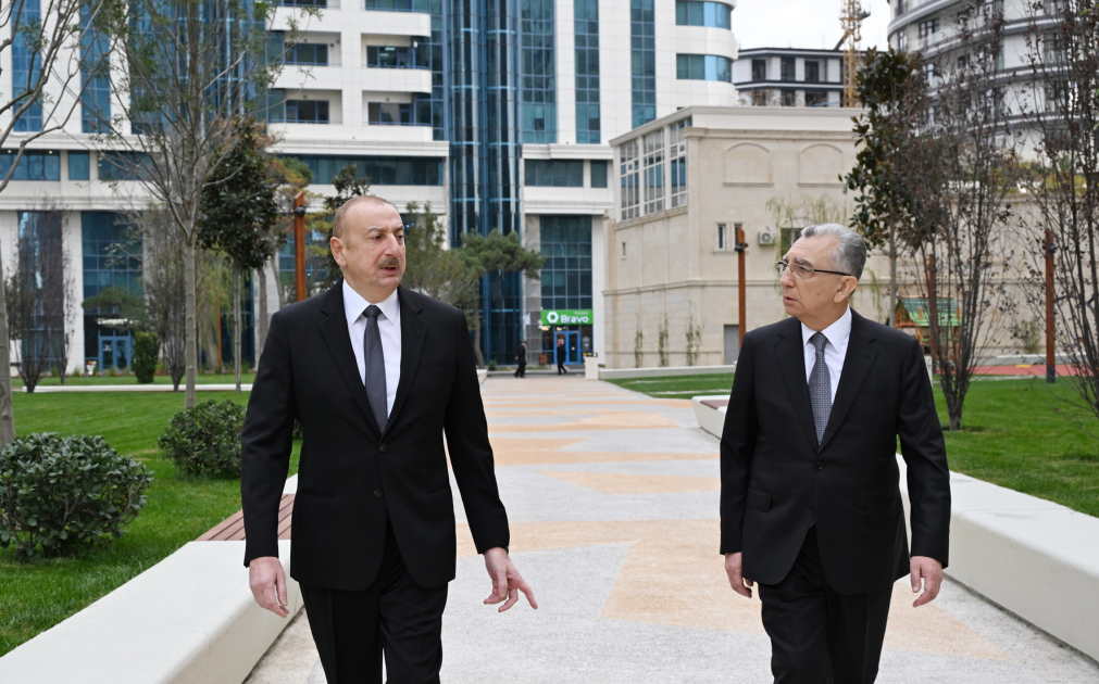 Prezident İlham Əliyev Bakının Nəsimi rayonunda yeni salınan parkda yaradılan şəraitlə tanış olub (FOTO/VİDEO) (YENİLƏNİB)