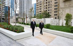 Prezident İlham Əliyev Bakının Nəsimi rayonunda yeni salınan parkda yaradılan şəraitlə tanış olub (FOTO/VİDEO) (YENİLƏNİB)