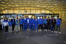 Dünya çempionatında uğur qazanan yunan-Roma güləşçilərimiz Vətənə qayıdıb (FOTO)