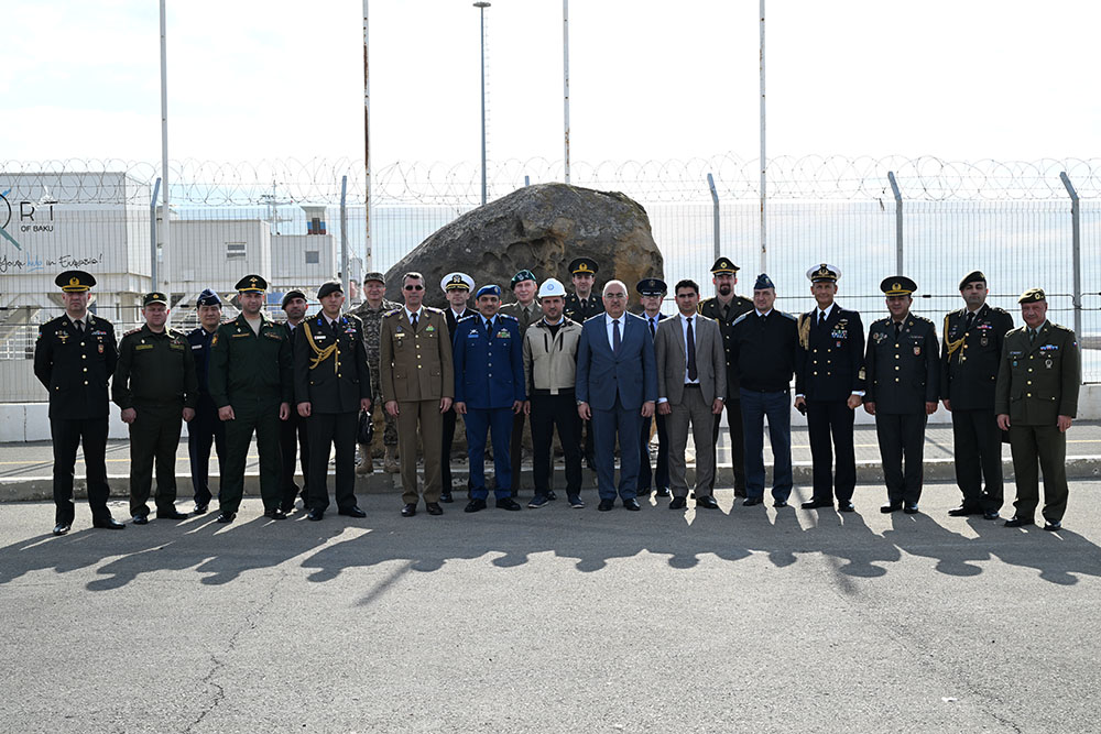 Hərbi attaşelər Bakı Beynəlxalq Dəniz Ticarəti Limanında olublar (FOTO)
