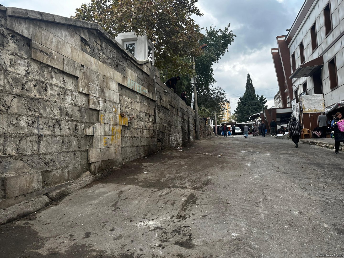 “8-ci km bazarı”nın ətrafındakı küçə ticarəti yığışdırılıb (FOTO/VİDEO)