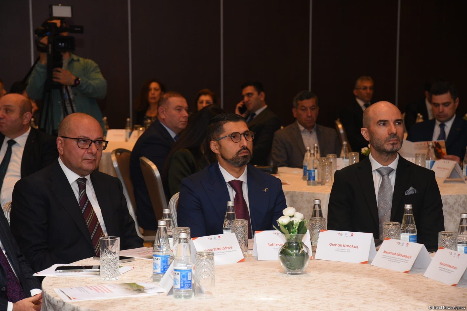 ANAMA-ya üç mianaaxtaran it verilib (FOTO)