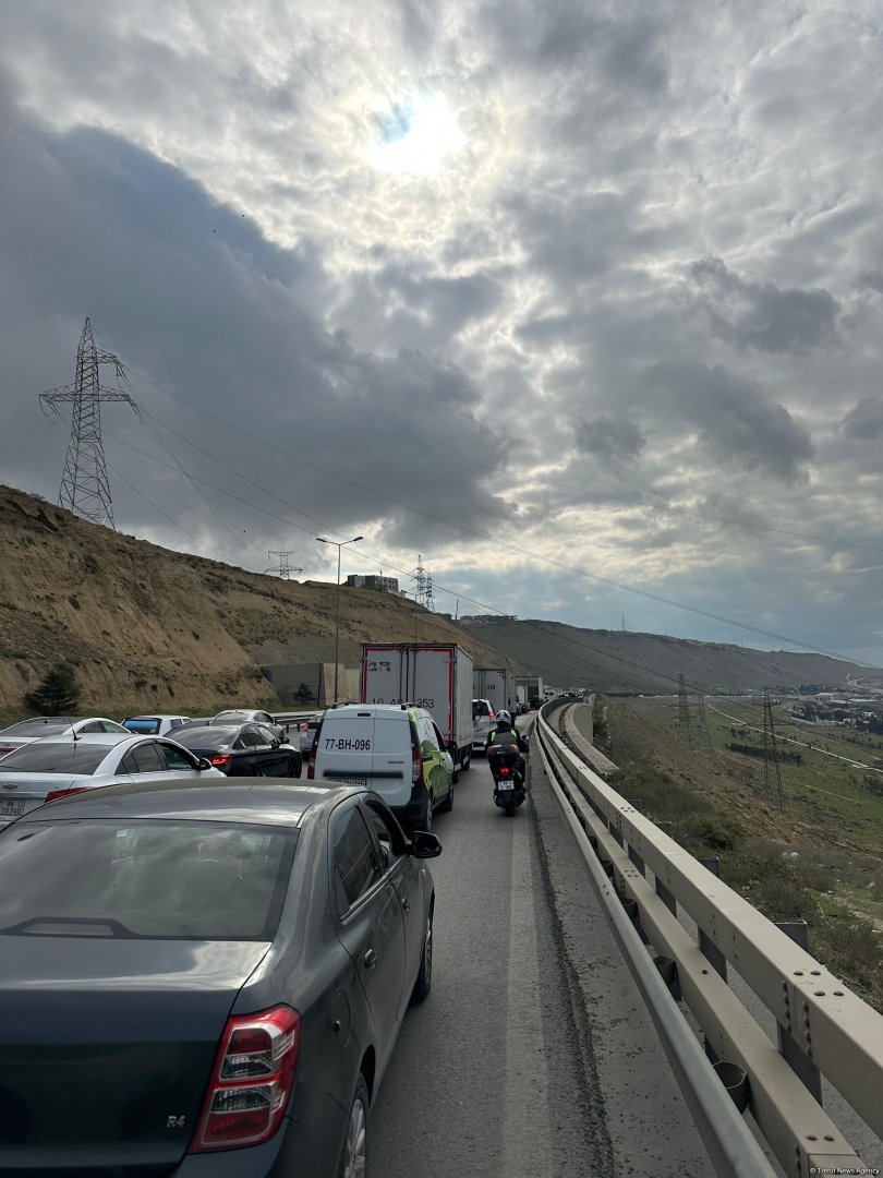 Bakı-Qazax yolunda böyük tıxac yaranıb (FOTO/VİDEO)