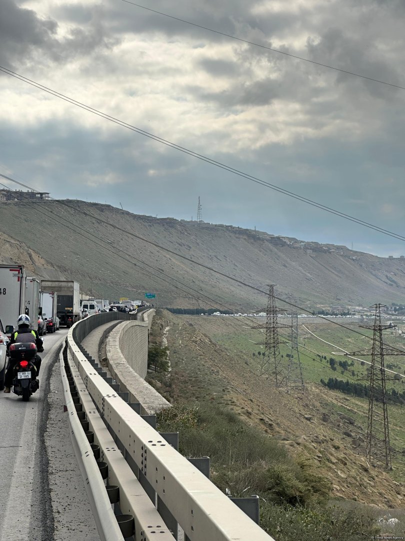 Bakı-Qazax yolunda böyük tıxac yaranıb (FOTO/VİDEO)