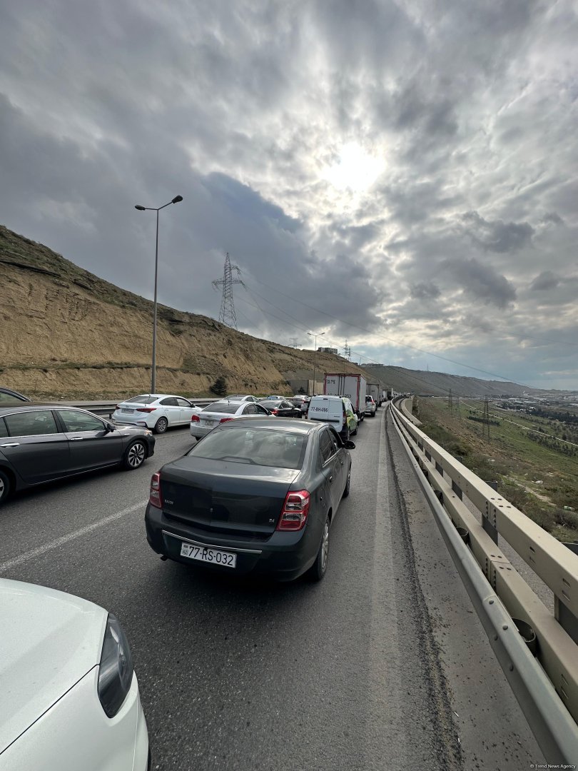 Bakı-Qazax yolunda böyük tıxac yaranıb (FOTO/VİDEO)