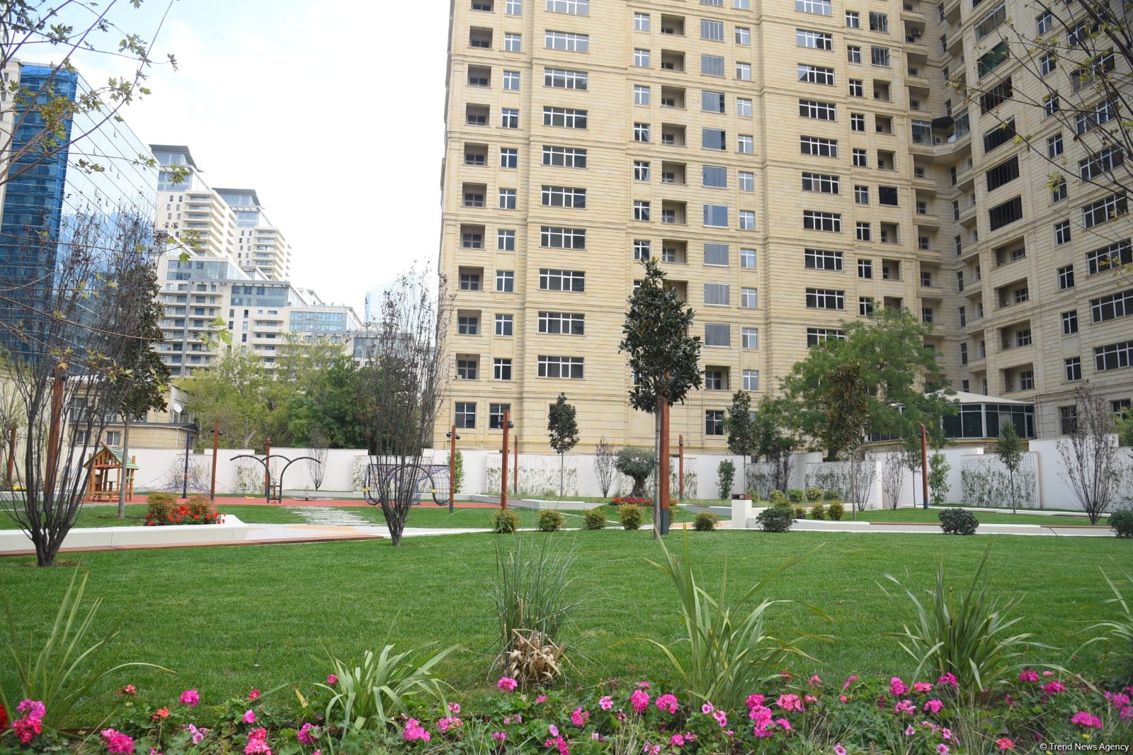 Bakıda yeni salınan parkdan FOTOREPORTAJ