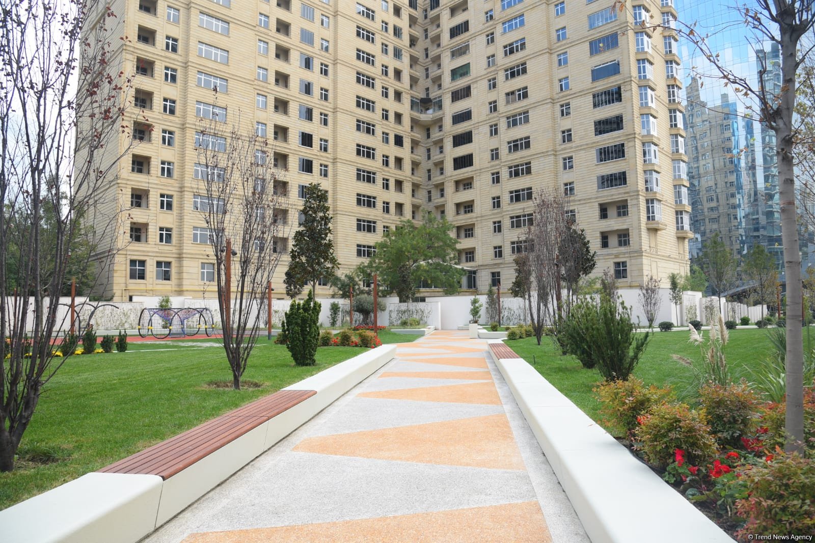 Bakıda yeni salınan parkdan FOTOREPORTAJ