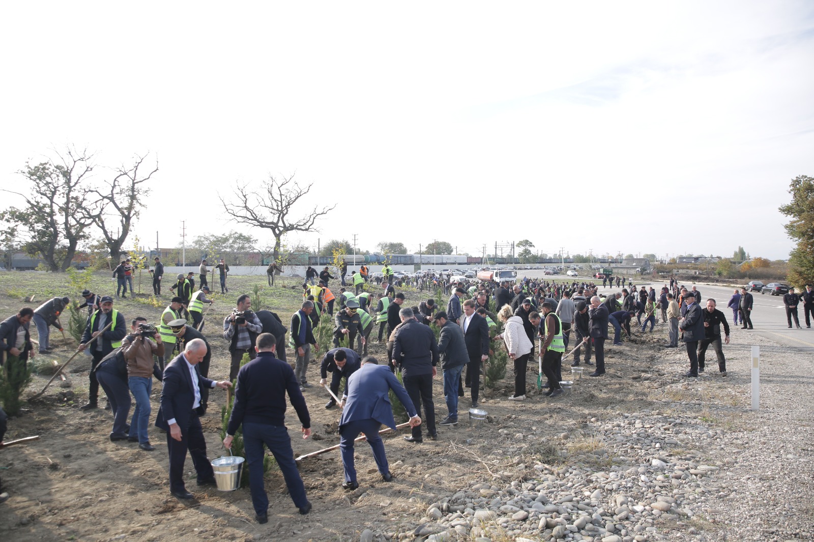 Xaçmazın Xanoba kəndində “Yaşıl dünya naminə həmrəylik ili” çərçivəsində ağacəkmə aksiyası keçirilib (FOTO)