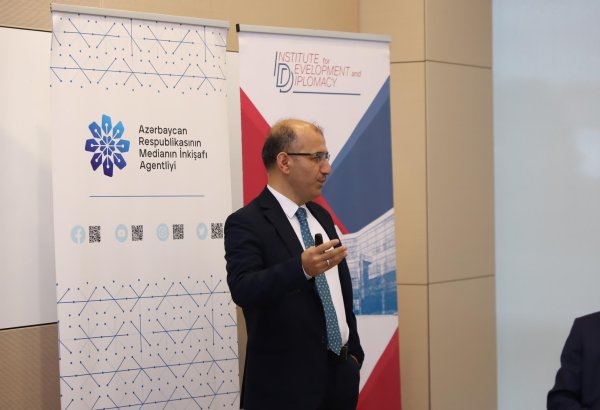 COP29-un işıqlandırılmasında aktiv iştirak edəcək ingilisdilli jurnalistlər üçün “COP29 və Dayanıqlı Media Təcrübələri” mövzusunda növbəti təlimlər keçirilir (FOTO)