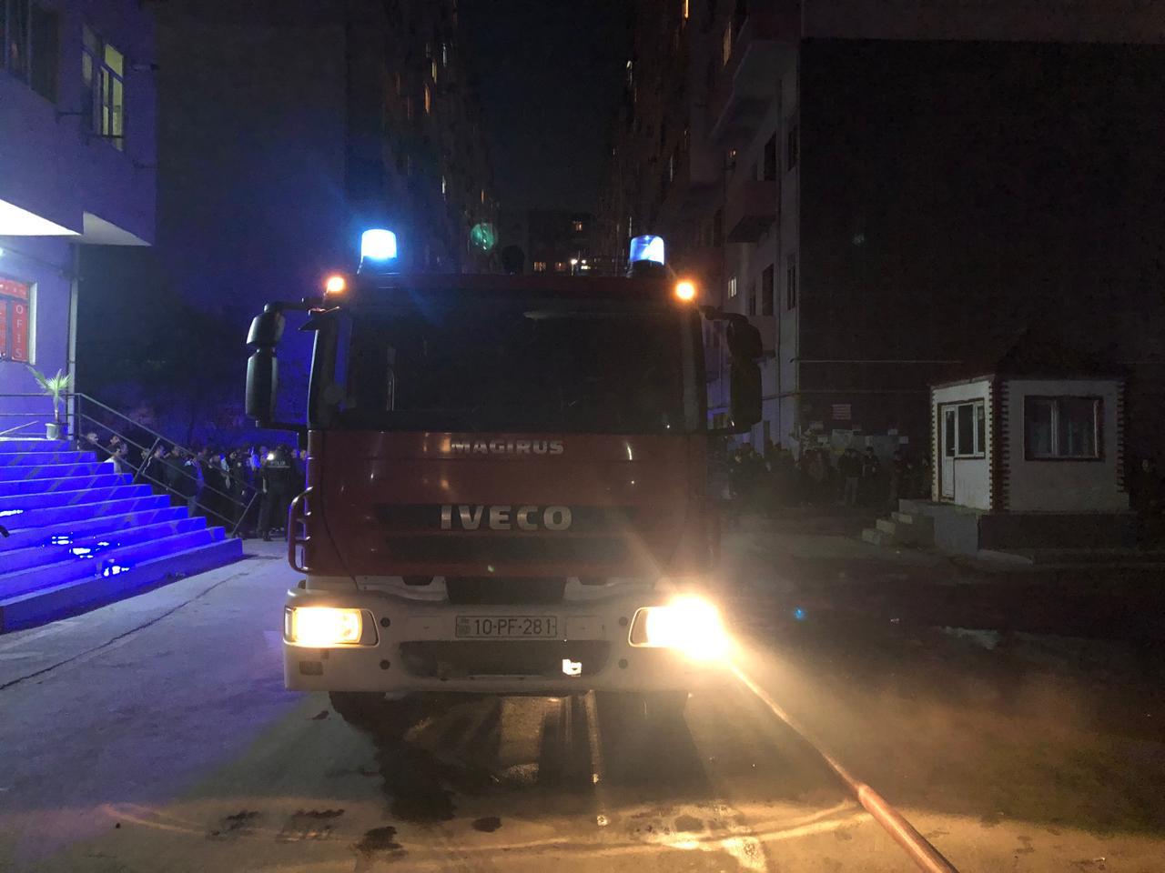 Xırdalanda çoxmərtəbəli yaşayış binasındakı yanğın söndürülüb (FOTO/VİDEO) (ƏLAVƏ OLUNUB)