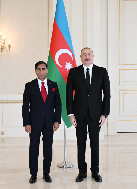 Prezident İlham Əliyev Banqladeşin Azərbaycanda yeni təyin olunmuş səfirinin etimadnaməsini qəbul edib (FOTO/VİDEO) (YENİLƏNİB)