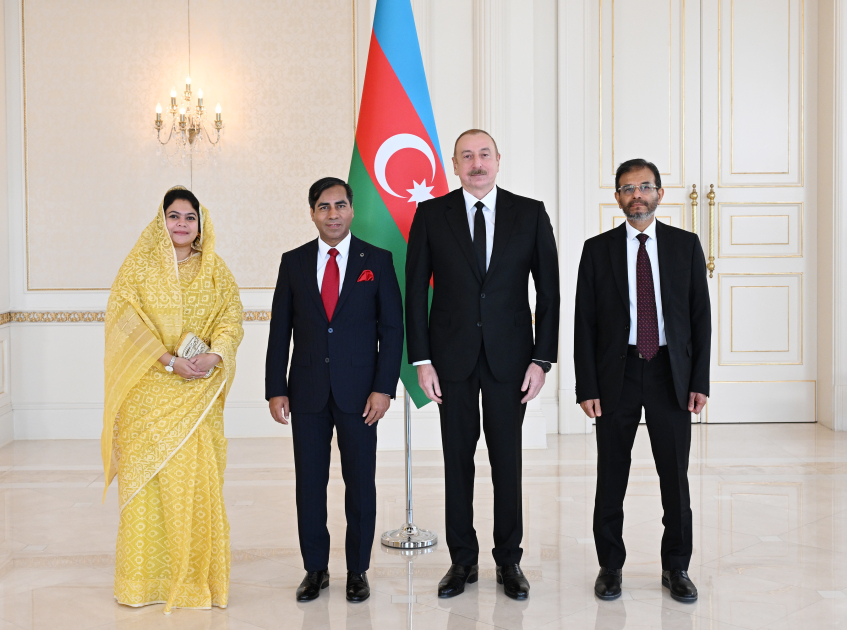 Prezident İlham Əliyev Banqladeşin Azərbaycanda yeni təyin olunmuş səfirinin etimadnaməsini qəbul edib (FOTO/VİDEO) (YENİLƏNİB)