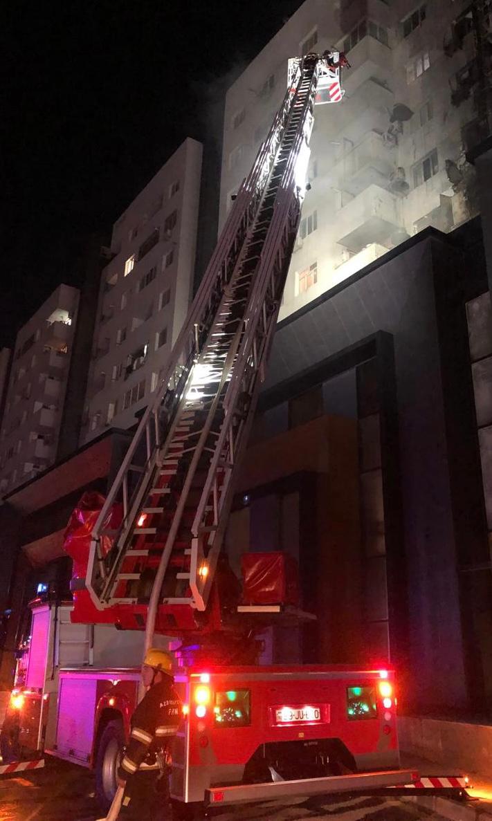 Xırdalanda çoxmərtəbəli yaşayış binasındakı yanğın söndürülüb (FOTO/VİDEO) (ƏLAVƏ OLUNUB)