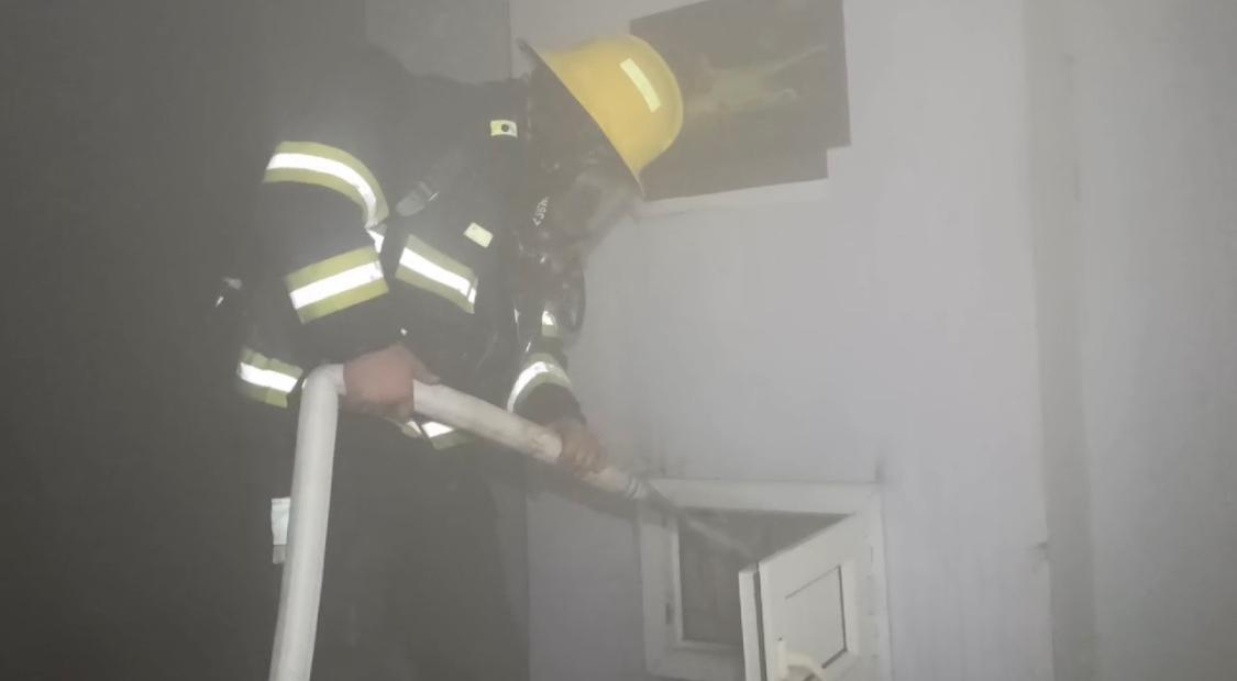 Yasamalda çoxmərtəbəli yaşayış binasında yanğın baş verib (FOTO/VİDEO) (ƏLAVƏ EDİLİB)