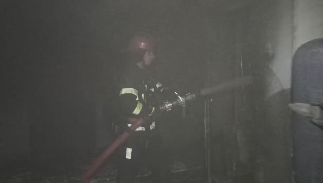 Yasamalda çoxmərtəbəli yaşayış binasında yanğın baş verib (FOTO/VİDEO) (ƏLAVƏ EDİLİB)
