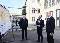 Prezident İlham Əliyev Bakıda komplektləşdirilən yeni nəsil metro qatarları ilə tanış olub (FOTO/VİDEO) (YENİLƏNİB)